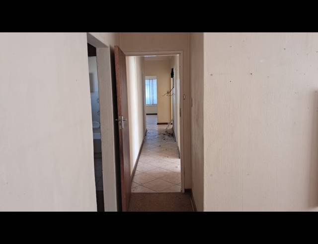 3 BEDROOM FREEHOLD FOR SALE IN CRYSTAL PARK